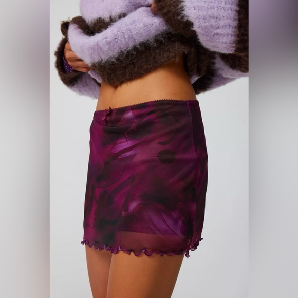 UO Dylan Mesh Overlay Mini Skirt - Pink - Picture 3 of 6